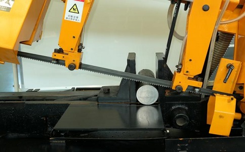 大祥数控带锯床自动送料精度会出现偏差吗？